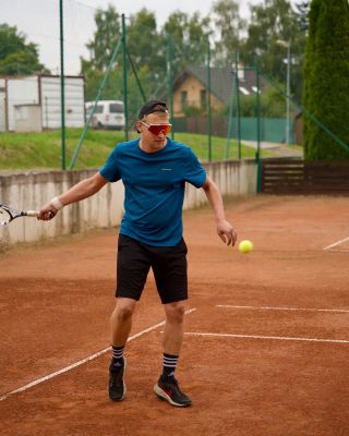 🎾 Ostrý servis, rychlý běh, plná soustředěnost. Přesně pro to jsou tu sportovní brýle Nandej. Lehké, pevné a navržené tak,...